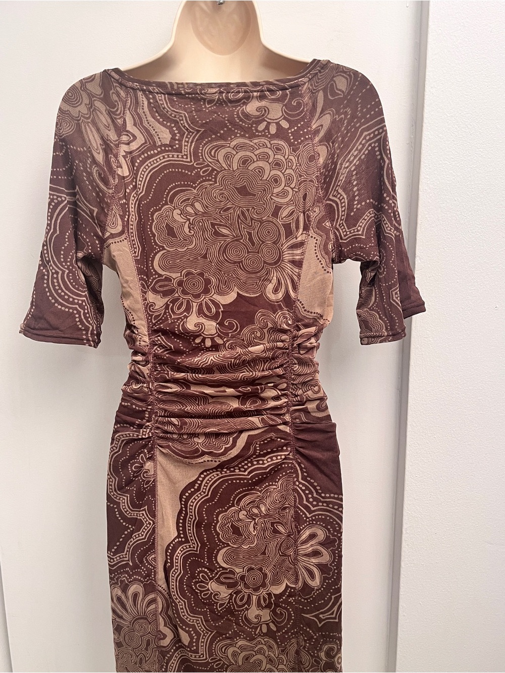 Kay Unger Body Con Lightweight Midi Dress